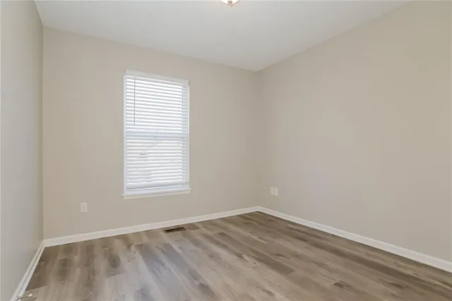 $2,095 | 708 Southeast Shamrock Lane, Blue Springs, MO 64014