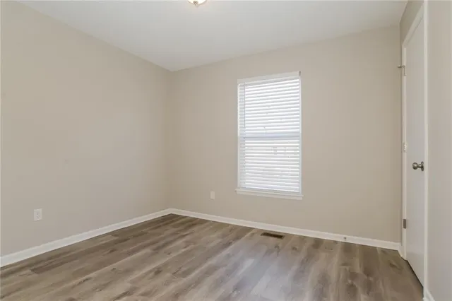 $2,095 | 708 Southeast Shamrock Lane, Blue Springs, MO 64014