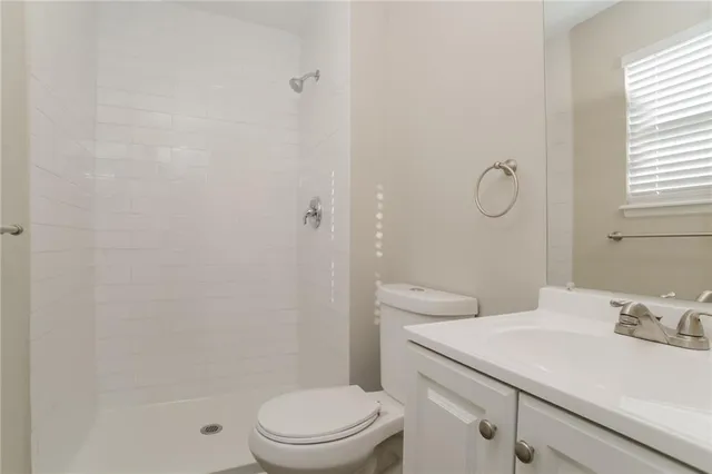 $2,095 | 708 Southeast Shamrock Lane, Blue Springs, MO 64014