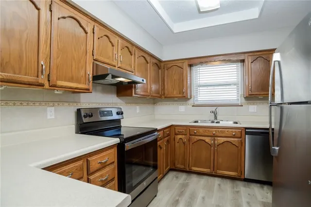 $2,095 | 708 Southeast Shamrock Lane, Blue Springs, MO 64014