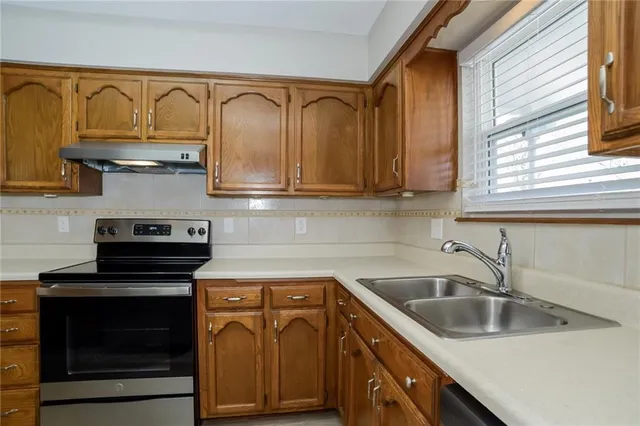 $2,095 | 708 Southeast Shamrock Lane, Blue Springs, MO 64014