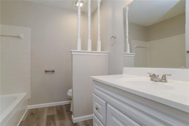 $2,095 | 708 Southeast Shamrock Lane, Blue Springs, MO 64014