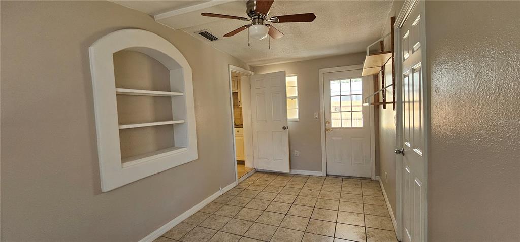 3125 19th Street North St. Petersburg, FL 33713 - Photo 6 of 14 a view of a hallway with a bathroom