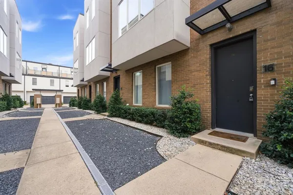 $685,000 | 4330 McKinney Avenue, Unit 16, Dallas, TX 75205
