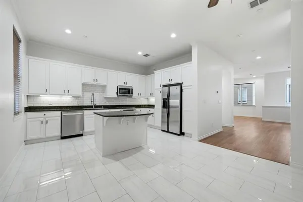 $685,000 | 4330 McKinney Avenue, Unit 16, Dallas, TX 75205