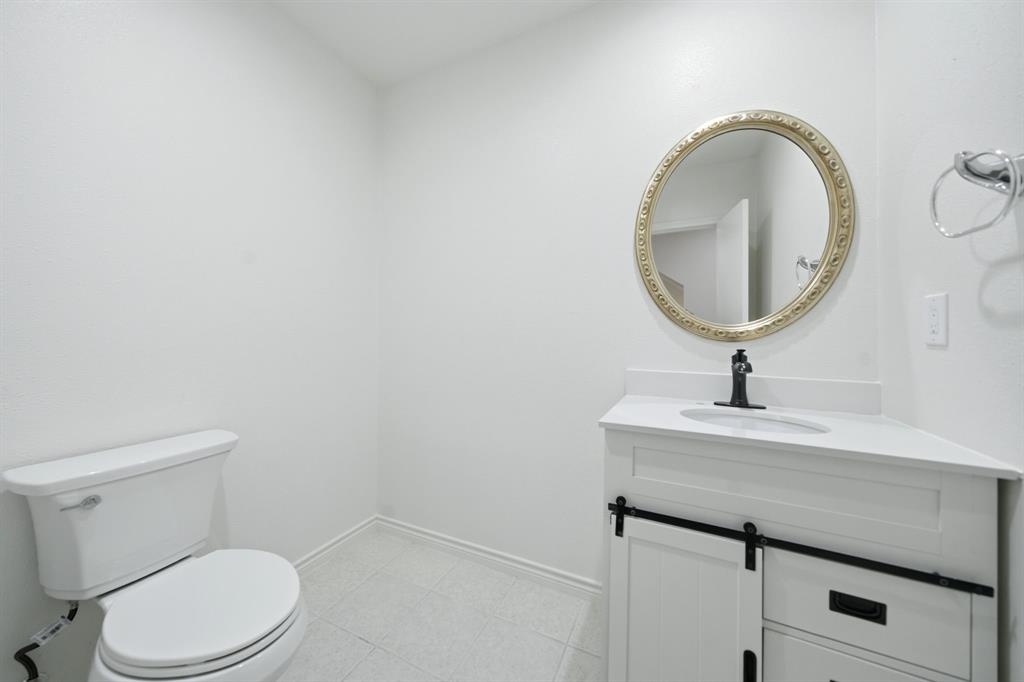 4330 McKinney Avenue, Unit 16 Dallas, TX 75205 - Photo 14 of 34 The half bathroom.