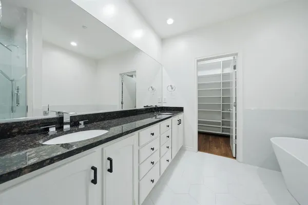 $685,000 | 4330 McKinney Avenue, Unit 16, Dallas, TX 75205