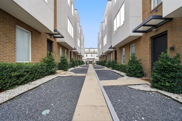 $685,000 | 4330 McKinney Avenue, Unit 16, Dallas, TX 75205