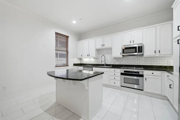 $685,000 | 4330 McKinney Avenue, Unit 16, Dallas, TX 75205