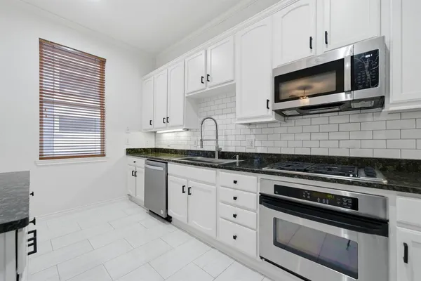 $685,000 | 4330 McKinney Avenue, Unit 16, Dallas, TX 75205