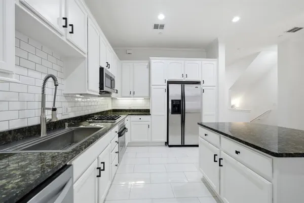 $685,000 | 4330 McKinney Avenue, Unit 16, Dallas, TX 75205