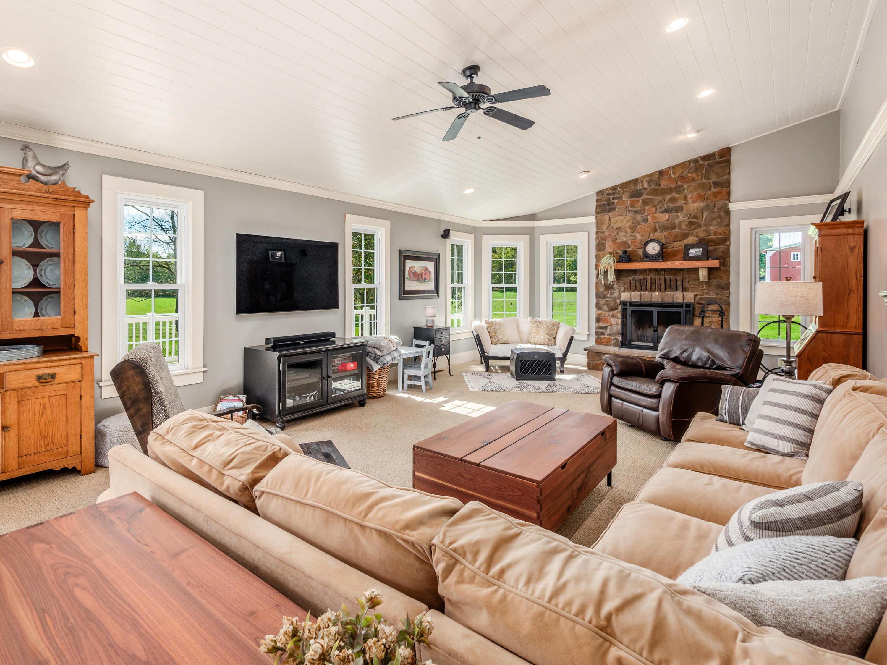 4310 Andrews Road Bellville, OH 44813 - Photo 9 of 43 Family Room