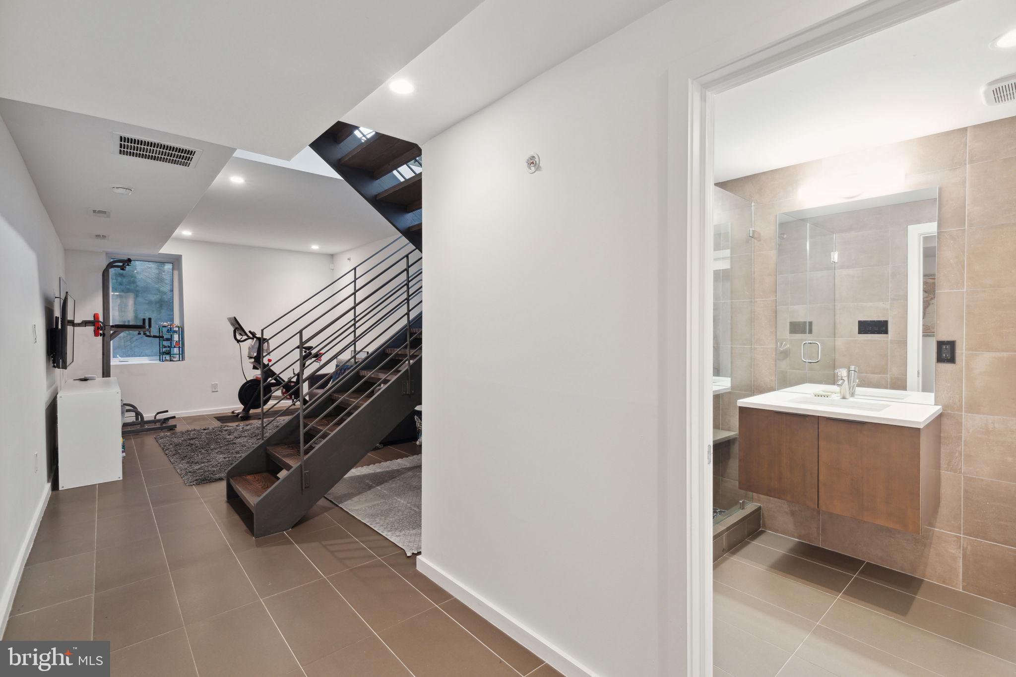 1130 South Sydenham Street Philadelphia, PA 19146 - Photo 30 of 36
