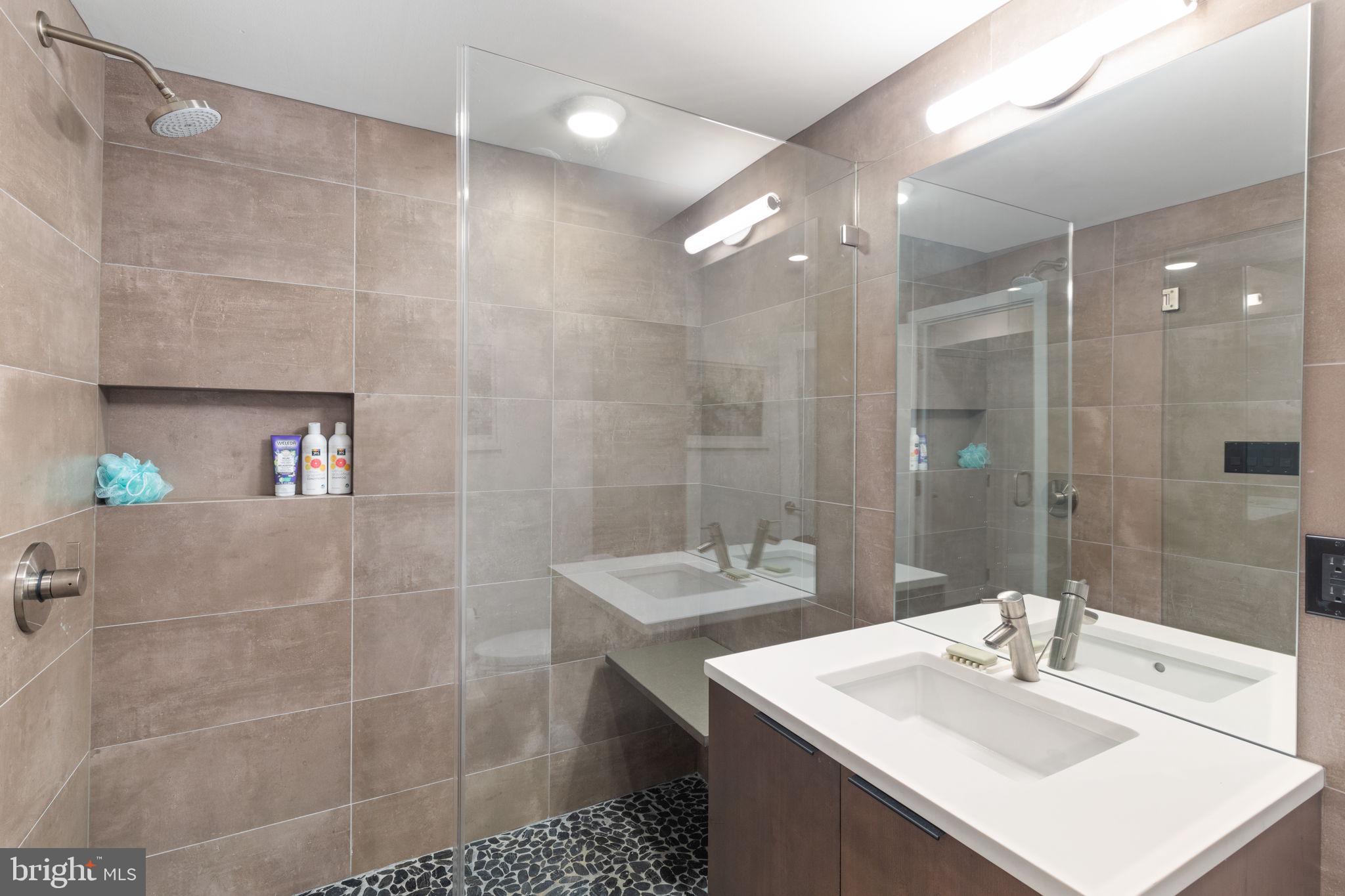 1130 South Sydenham Street Philadelphia, PA 19146 - Photo 31 of 36