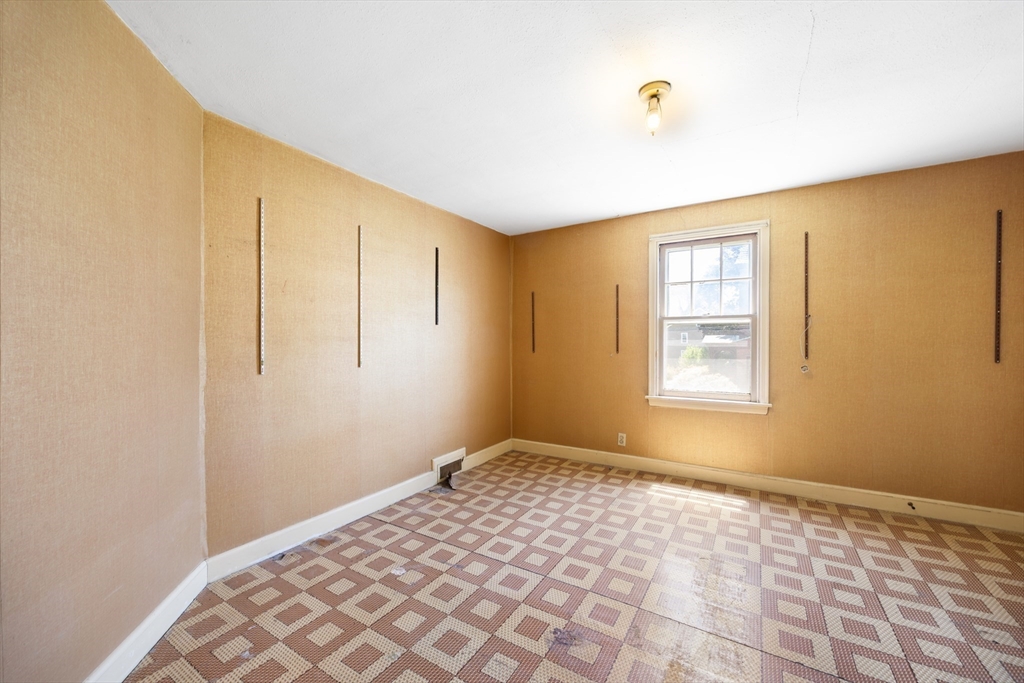 216 Springfield Street Chicopee, MA 01013 - Photo 17 of 26