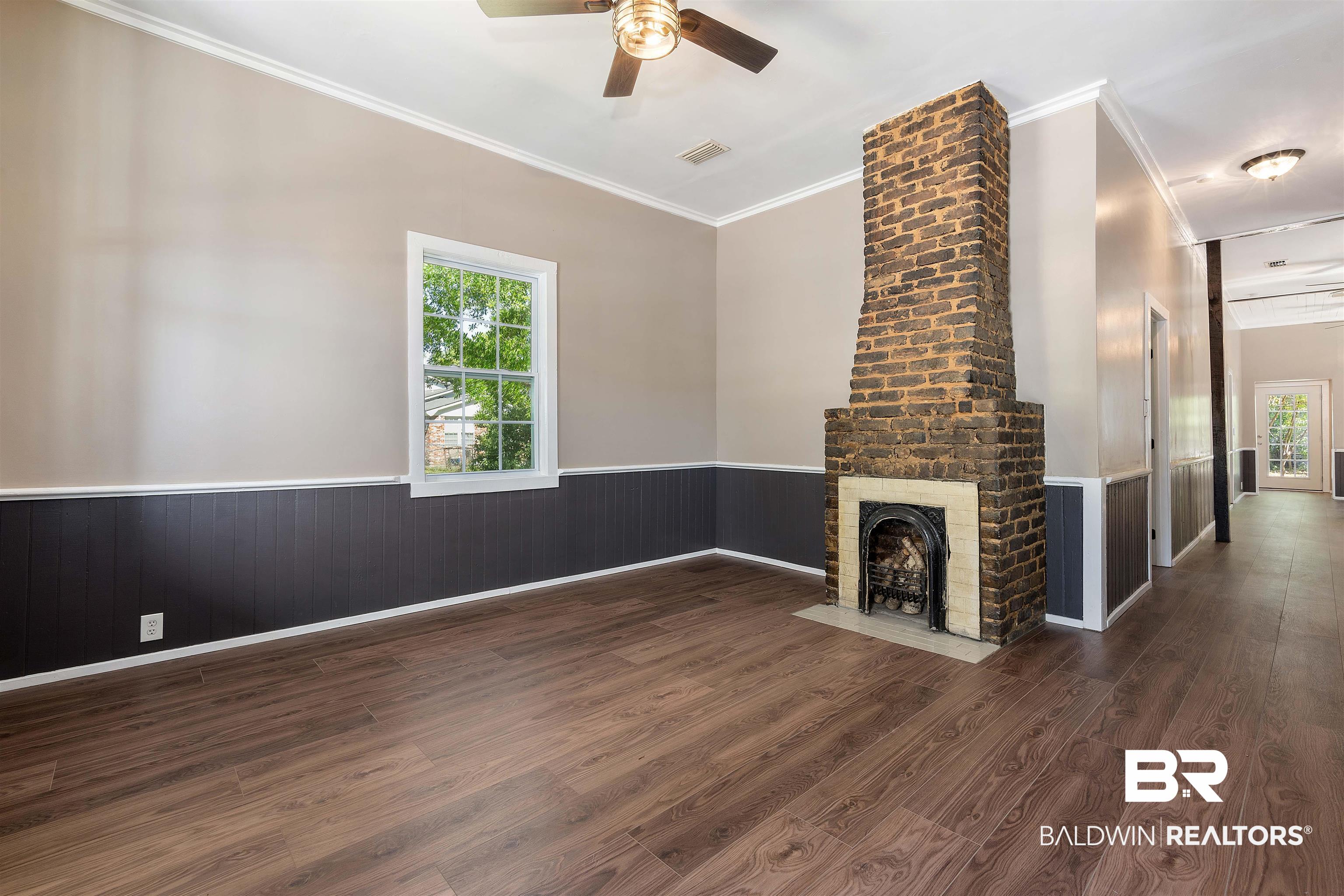 906 Texas Street Mobile, AL 36604 - Photo 5 of 25 Living Room