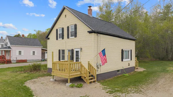 $246,500 | 15 Lagrange Road, Howland, ME 04448