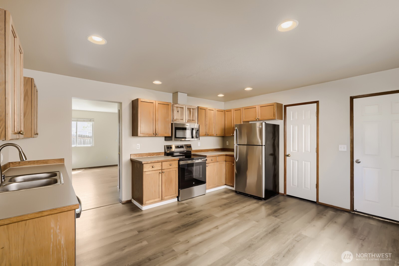12224 58th Place South Seattle, WA 98178 - Photo 6 of 25