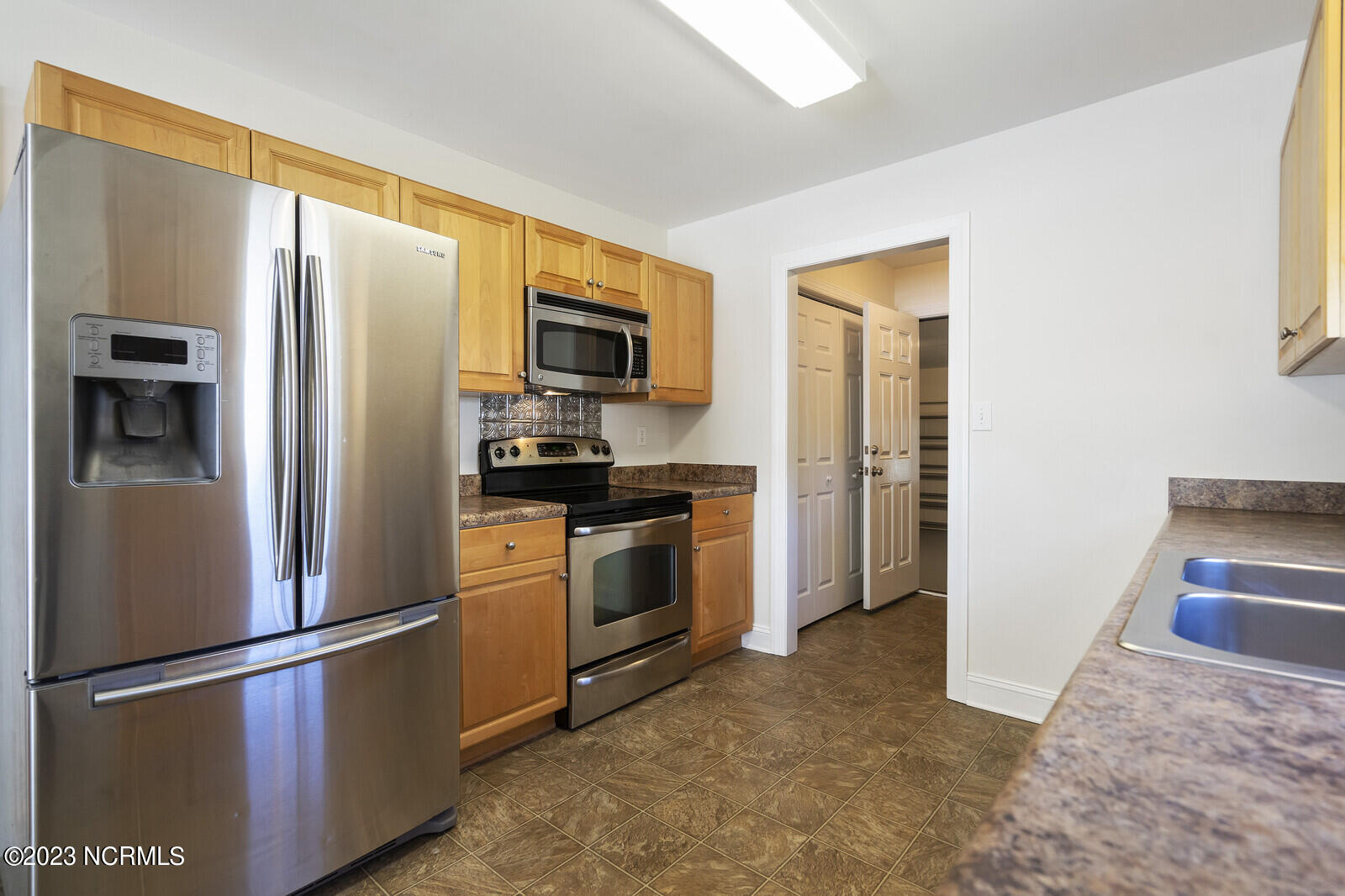 113 Stone Creek Road Holly Ridge, NC 28445 - Photo 14 of 63 Kitchen