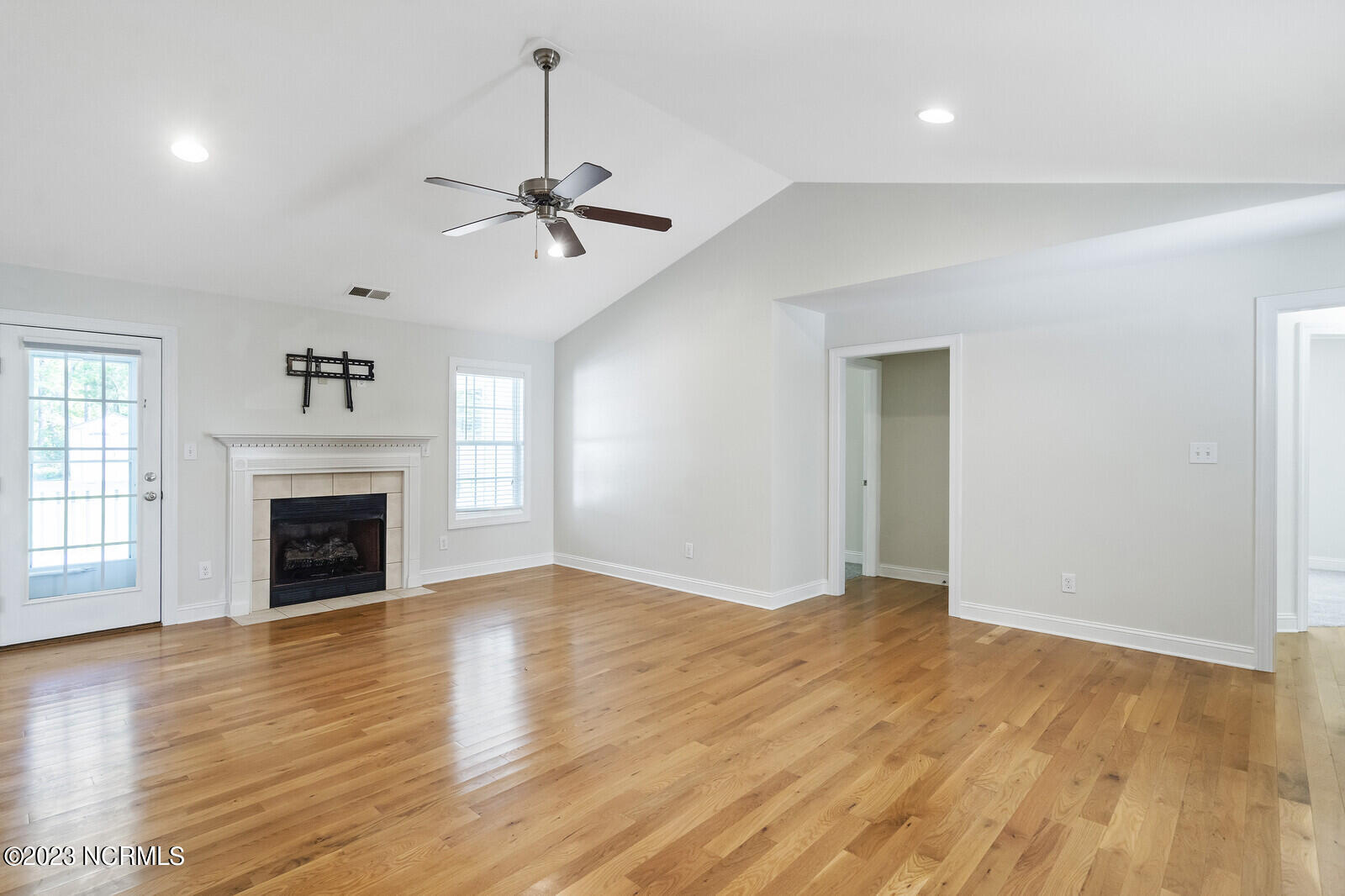 113 Stone Creek Road Holly Ridge, NC 28445 - Photo 10 of 63 Living Room