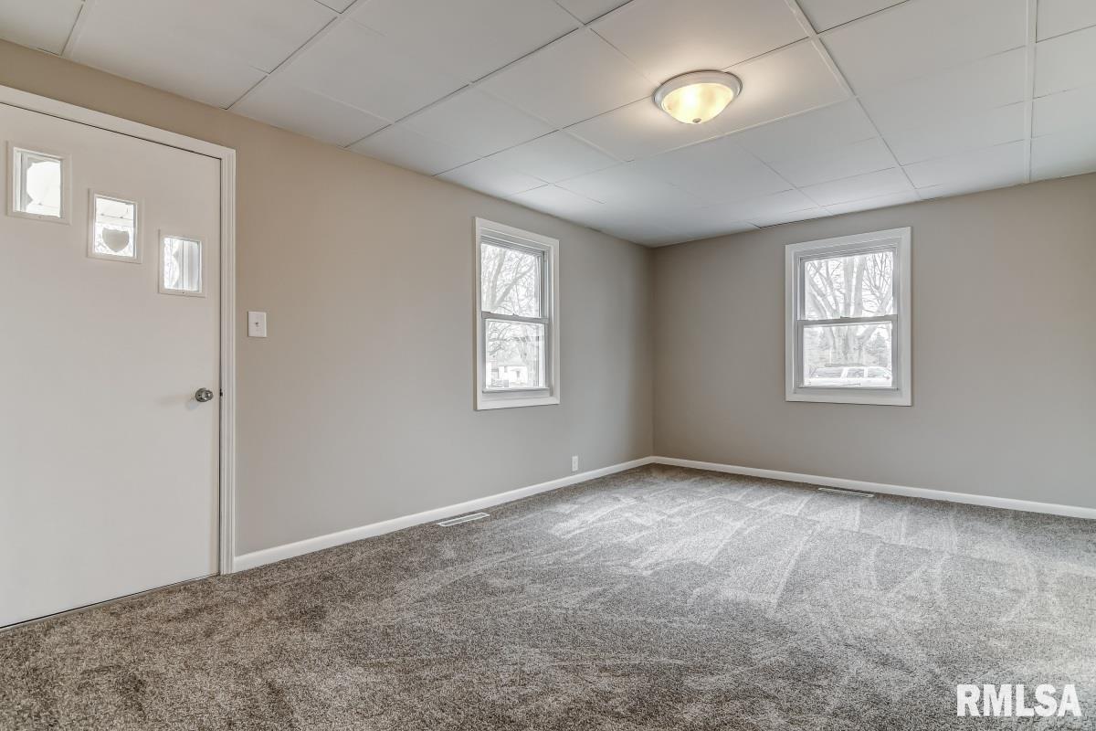 2321 Richards Lane Springfield, IL 62702 - Photo 3 of 16