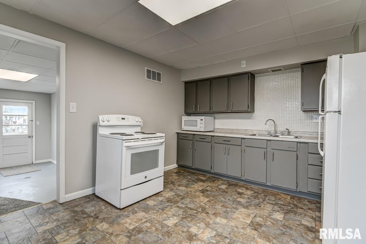 2321 Richards Lane Springfield, IL 62702 - Photo 5 of 16