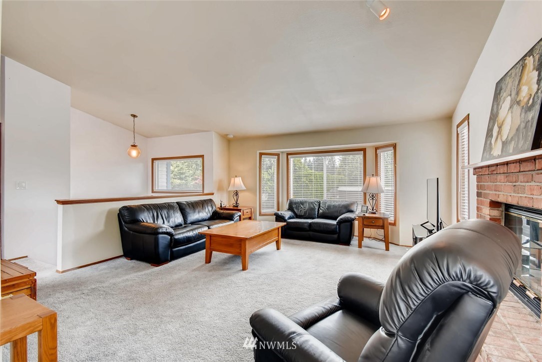 8422 Northeast 178th Street Bothell, WA 98011 - Photo 3 of 24 Gallery Image 3