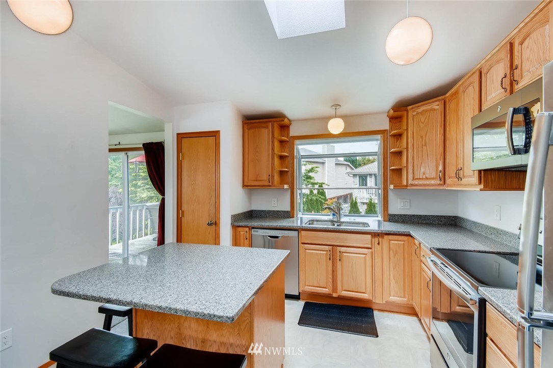 8422 Northeast 178th Street Bothell, WA 98011 - Photo 8 of 24 Gallery Image 8