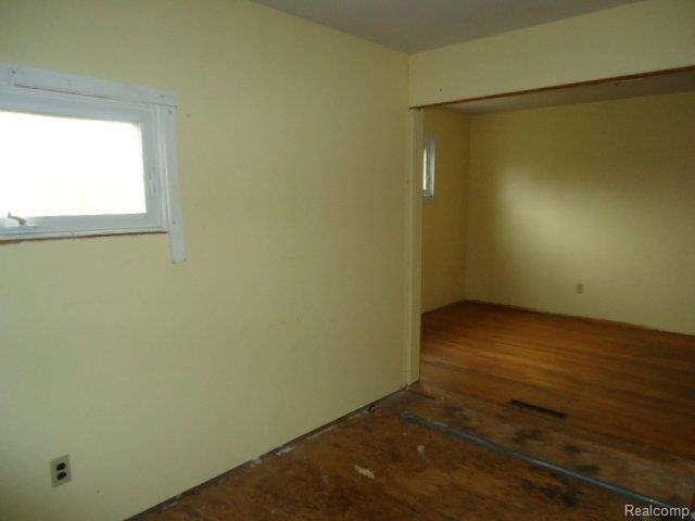 11670 Grafton Road Carleton, MI 48117 - Photo 16 of 16 DSC07259.JPG