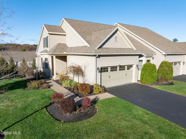 $539,900 | 14 St Marks Square, Guilderland, NY 12159