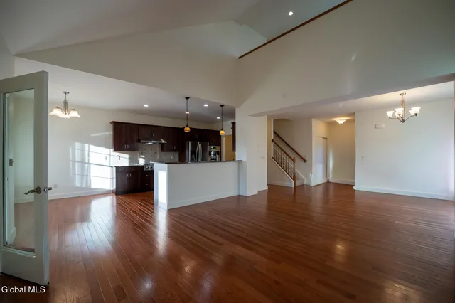 $539,900 | 14 St Marks Square, Guilderland, NY 12159