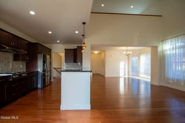 $539,900 | 14 St Marks Square, Guilderland, NY 12159