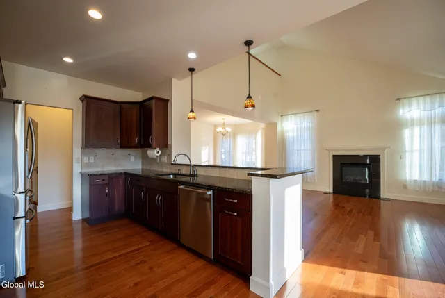 $539,900 | 14 St Marks Square, Guilderland, NY 12159