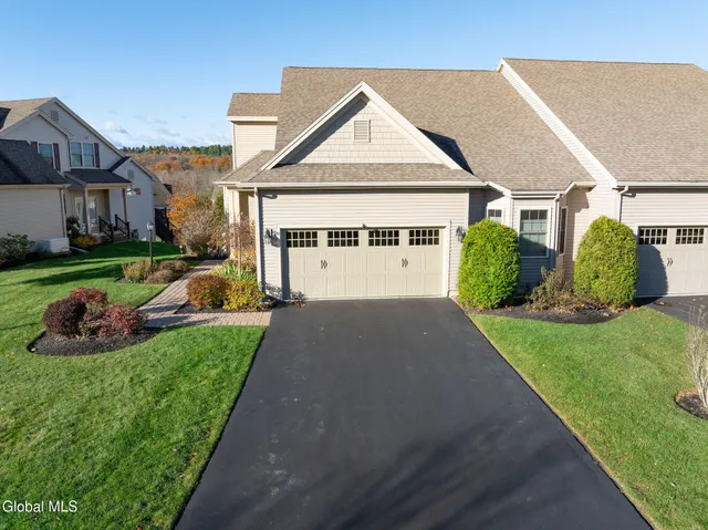 $539,900 | 14 St Marks Square, Guilderland, NY 12159