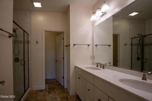 $539,900 | 14 St Marks Square, Guilderland, NY 12159