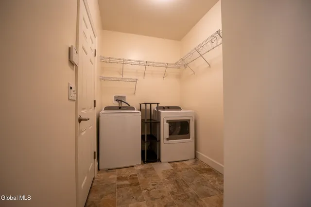 $539,900 | 14 St Marks Square, Guilderland, NY 12159