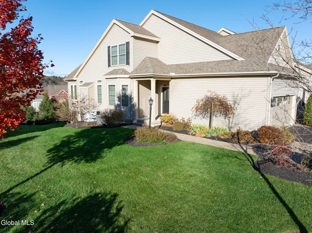 $539,900 | 14 St Marks Square, Guilderland, NY 12159