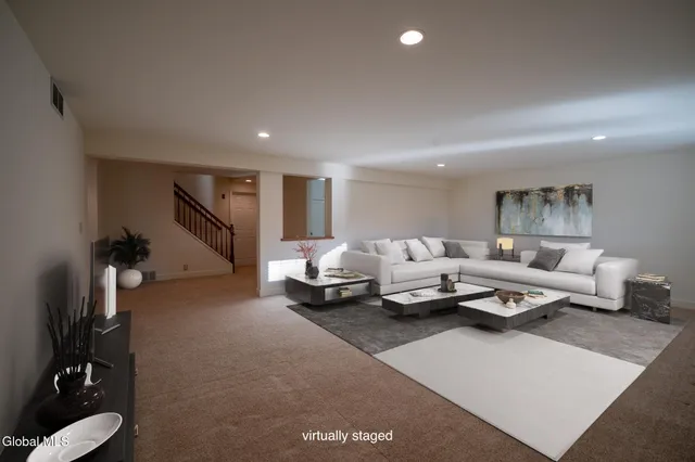 $539,900 | 14 St Marks Square, Guilderland, NY 12159