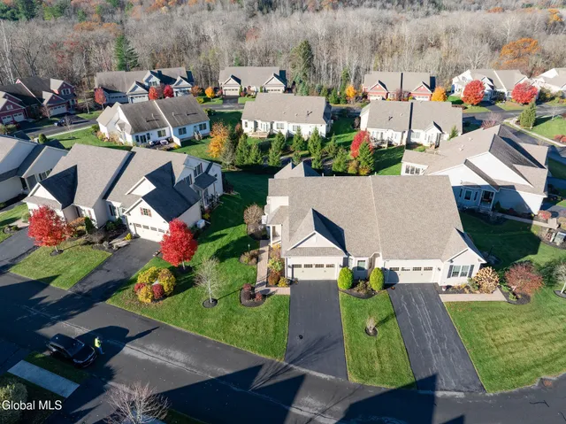 $539,900 | 14 St Marks Square, Guilderland, NY 12159