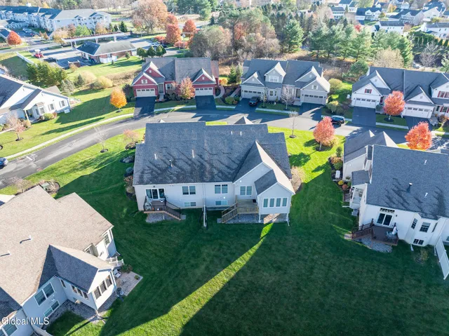 $539,900 | 14 St Marks Square, Guilderland, NY 12159