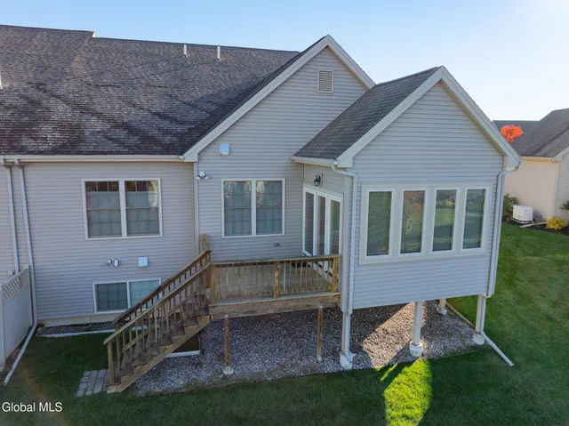 $539,900 | 14 St Marks Square, Guilderland, NY 12159