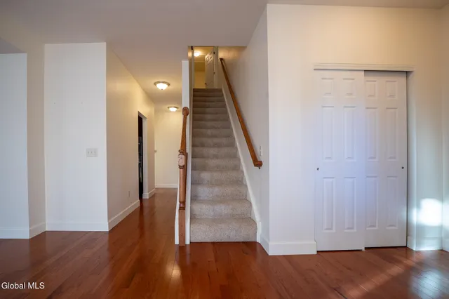 $539,900 | 14 St Marks Square, Guilderland, NY 12159