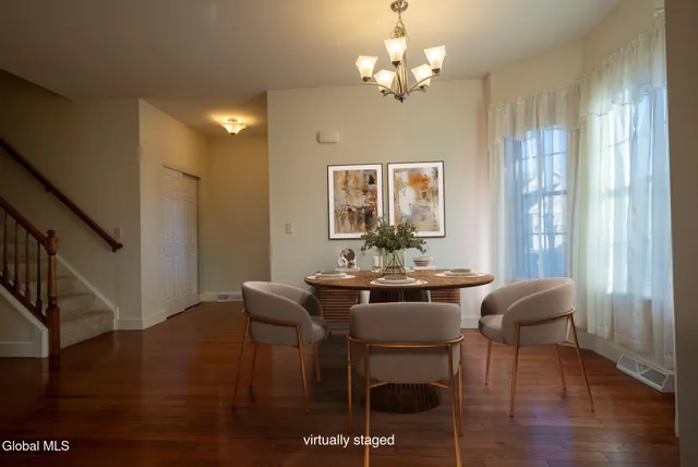 $539,900 | 14 St Marks Square, Guilderland, NY 12159