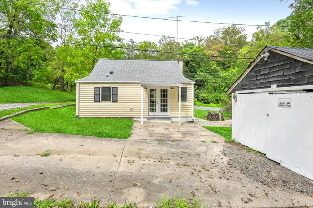 a view of backyard of house