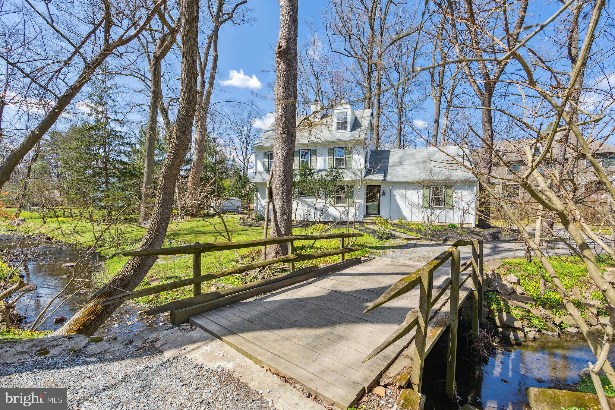 327 Berkley Road Devon, PA 19333 - Photo 2 of 22