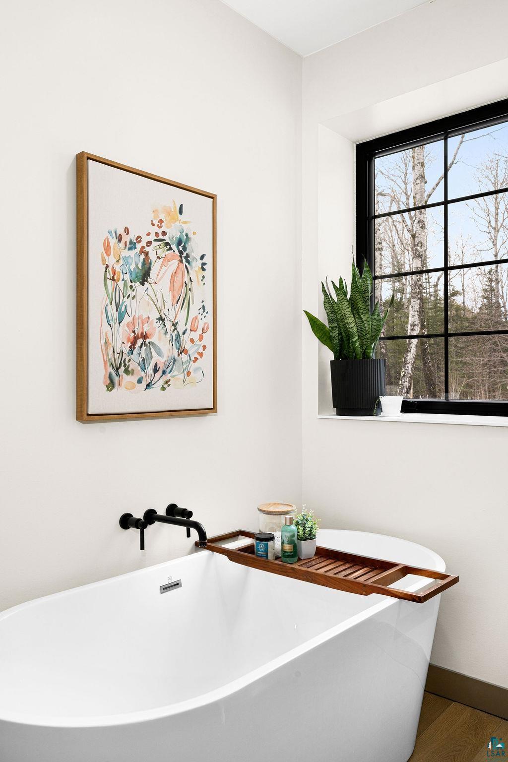 1491 Wildwood Road Duluth, MN 55804 - Photo 21 of 38 Large master en suite with a soaking tub.