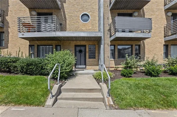 $120,000 | 4528 North Broadway, Unit 1N, Kansas City, MO 64111