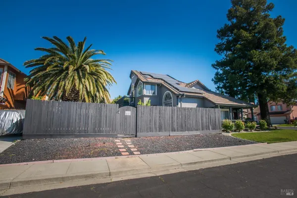 a view of an entryway of a house