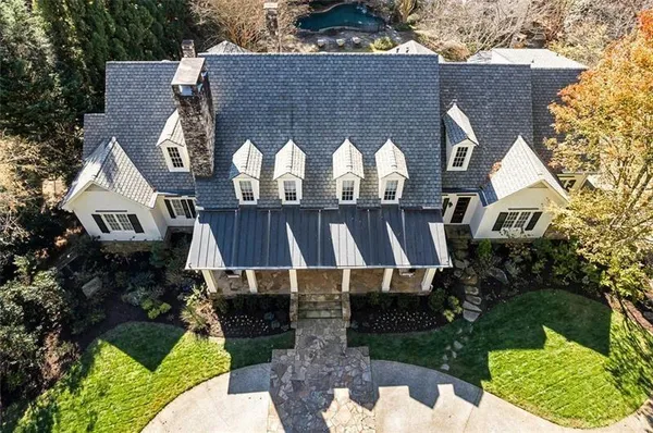 a view of a livingroom with furniture wooden floor and a rug