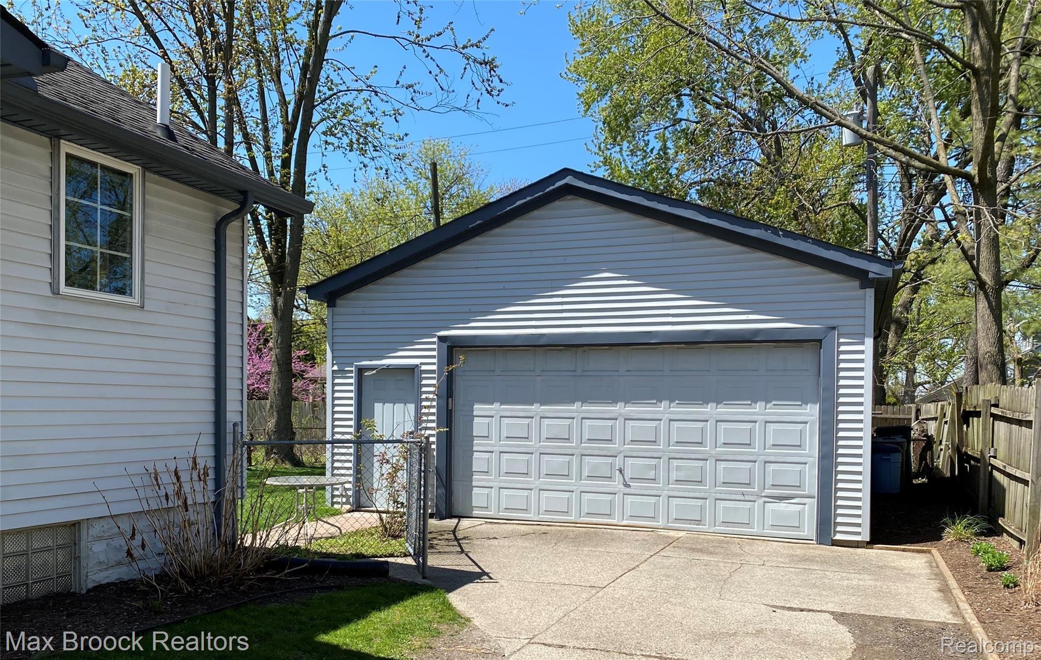 3325 Cumberland Road Berkley, MI 48072 - Photo 22 of 23 Extra Large 2.5 Car Garage